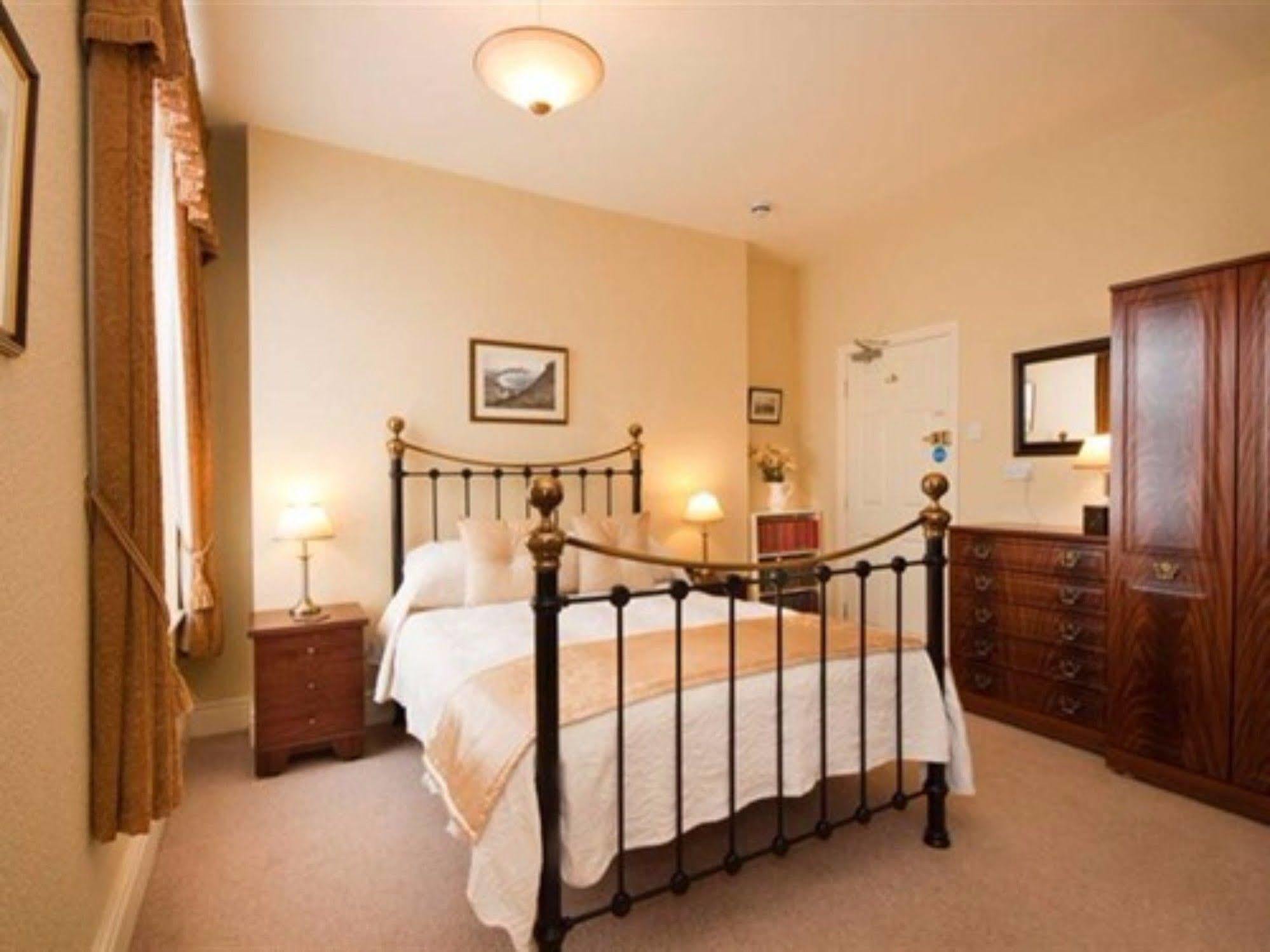 فندق Adcote House (Adults Only) لاندودنو المظهر الخارجي الصورة