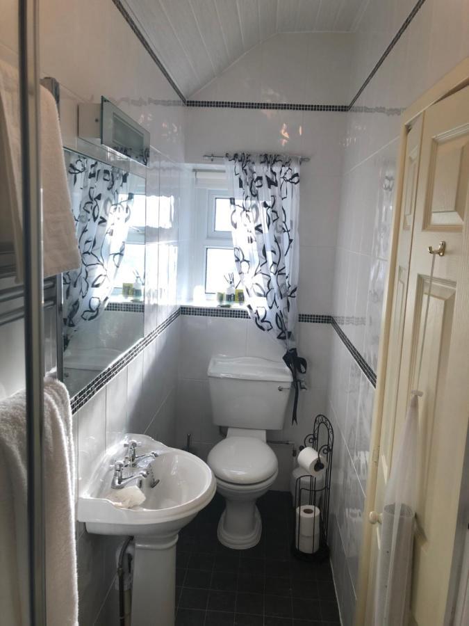 فندق Adcote House (Adults Only) لاندودنو المظهر الخارجي الصورة
